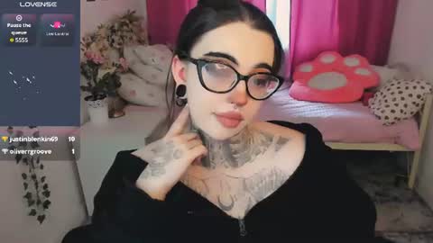 Snapshot of dixipixi_ chatting on July 24, 2026, 6:11 am dixipixi_ online show from July 24, 2026, 6:11 am