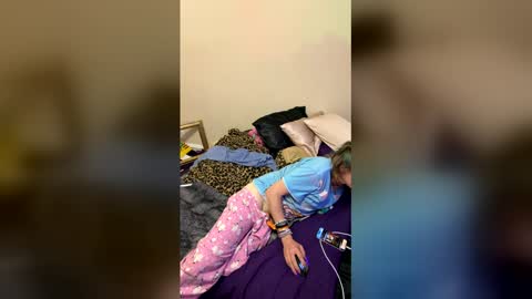 Snapshot of diztraxtion2468 chatting on April 9, 2026, 6:19 am diztraxtion2468 online show from April 9, 2026, 6:19 am