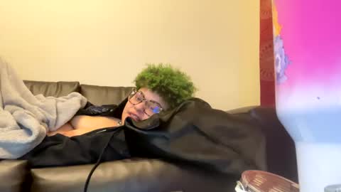 Snapshot of dizzinsweatyy chatting on February 14, 2025, 8:10 am dizzinsweatyy online show from February 14, 2025, 8:10 am