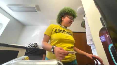 Snapshot of dizzinsweatyy chatting on February 24, 2025, 4:15 pm dizzinsweatyy online show from February 24, 2025, 4:15 pm