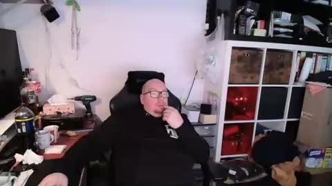 dobermann0002 online show from December 3, 2025, 9:18 am