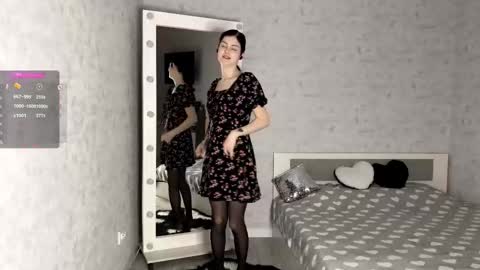 Annie PVT IS OPEN online show from November 17, 2025, 9:09 pm