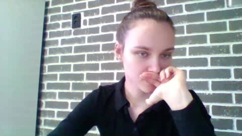 dolcezza_ online show from April 9, 2026, 11:04 am