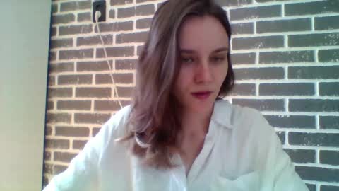 dolcezza_ online show from April 22, 2026, 10:06 am