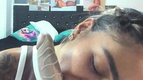 Snapshot of doll_celeste19 chatting on February 1, 2025, 10:55 pm C E L E S T E online show from February 1, 2025, 10:55 pm