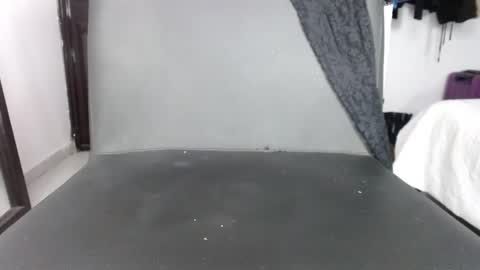 doll_dollys_ online show from February 25, 2025, 11:00 pm