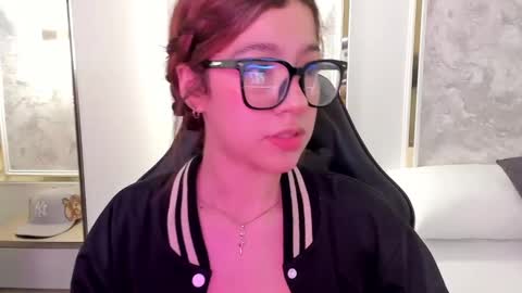 Snapshot of doll_eyeess_ chatting on September 24, 2025, 2:37 am D  online show from September 24, 2025, 2:37 am
