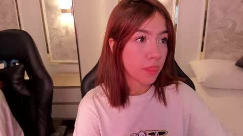 Snapshot of doll_eyeess_ chatting on October 1, 2025, 3:12 am D  online show from October 1, 2025, 3:12 am