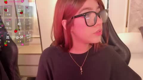 Snapshot of doll_eyeess_ chatting on October 8, 2025, 2:31 am D  online show from October 8, 2025, 2:31 am