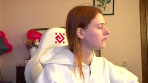 Your doll Lesli online show from February 13, 2025, 2:20 pm