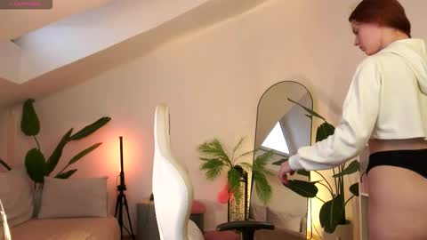 Your doll Lesli online show from February 8, 2026, 1:03 pm