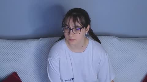 Tessa online show from November 23, 2025, 4:07 pm