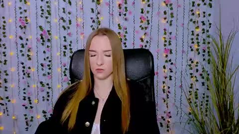 Snapshot of doll_vey chatting on March 4, 2025, 12:22 pm doll_vey online show from March 4, 2025, 12:22 pm