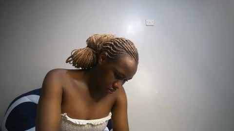 dollberry online show from December 6, 2024, 2:06 pm