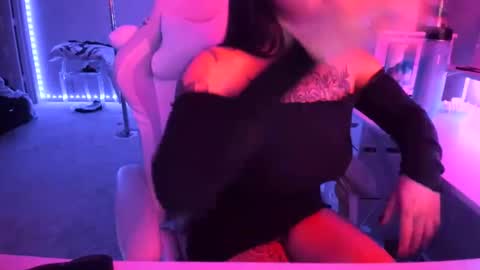 DOLLLFACE online show from September 10, 2025, 3:17 am