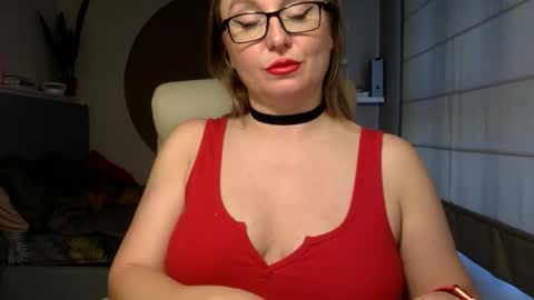 Snapshot of dom_mummy chatting on October 18, 2025, 8:59 am DOM MUMMY online show from October 18, 2025, 8:59 am