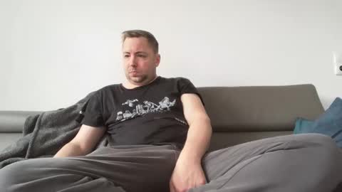 dombio_12 online show from April 12, 2026, 11:04 am