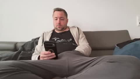 Snapshot of dombio_12 chatting on April 18, 2026, 10:52 am dombio_12 online show from April 18, 2026, 10:52 am