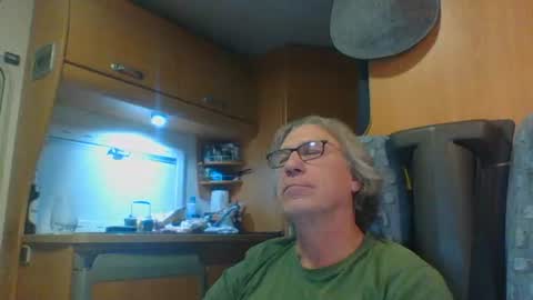Snapshot of domiande chatting on November 12, 2025, 8:52 pm domiande online show from November 12, 2025, 8:52 pm