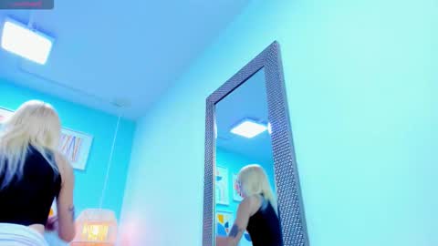 Snapshot of dominadiosa__ chatting on October 23, 2025, 8:29 pm Alexa online show from October 23, 2025, 8:29 pm