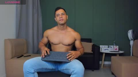 domincrodriguez_119 online show from March 30, 2026, 12:06 pm