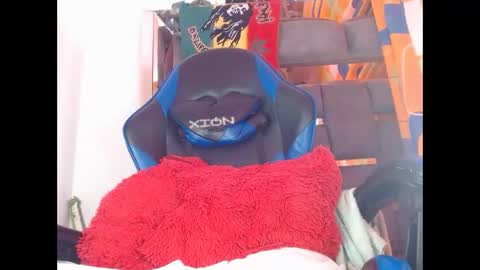 Snapshot of dominic751 chatting on October 12, 2025, 7:35 pm dominic751 online show from October 12, 2025, 7:35 pm