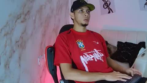 Snapshot of dominic__brown chatting on February 15, 2026, 5:04 am Dominic online show from February 15, 2026, 5:04 am