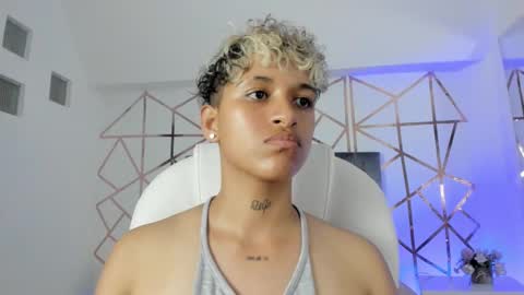 Snapshot of dominick_joness chatting on January 11, 2025, 11:46 pm Dominick online show from January 11, 2025, 11:46 pm