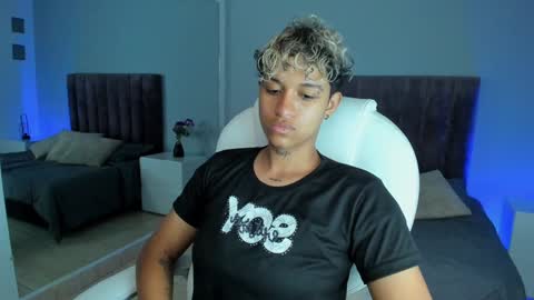 Snapshot of dominick_joness chatting on January 26, 2025, 1:25 pm Dominick online show from January 26, 2025, 1:25 pm