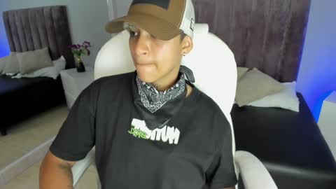 Snapshot of dominick_joness chatting on January 29, 2025, 11:46 pm Dominick online show from January 29, 2025, 11:46 pm