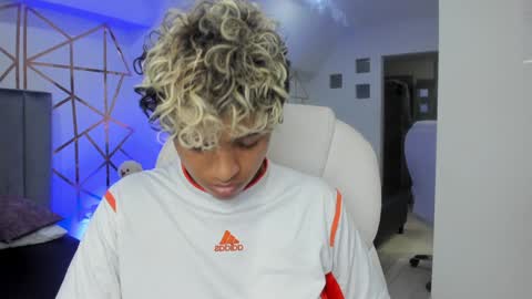 Snapshot of dominick_joness chatting on February 3, 2025, 11:47 pm Dominick online show from February 3, 2025, 11:47 pm