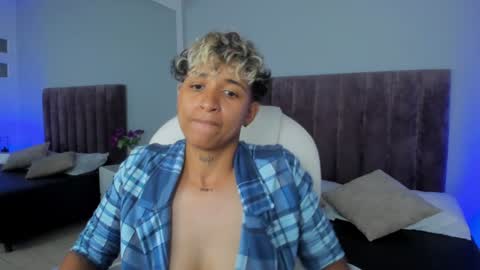 Snapshot of dominick_joness chatting on February 6, 2025, 1:27 am Dominick online show from February 6, 2025, 1:27 am