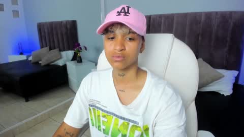 Snapshot of dominick_joness chatting on February 7, 2025, 8:42 pm Dominick online show from February 7, 2025, 8:42 pm