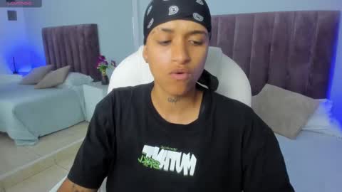 Snapshot of dominick_joness chatting on February 10, 2025, 10:19 pm Dominick online show from February 10, 2025, 10:19 pm