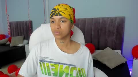 Snapshot of dominick_joness chatting on February 15, 2025, 10:21 pm Dominick online show from February 15, 2025, 10:21 pm