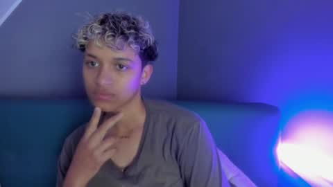 Snapshot of dominick_joness chatting on February 28, 2025, 11:23 pm Dominick online show from February 28, 2025, 11:23 pm