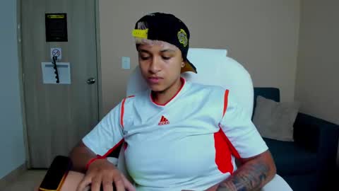 Snapshot of dominick_joness chatting on September 10, 2025, 4:56 am Dominick online show from September 10, 2025, 4:56 am