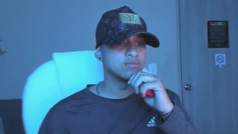 Snapshot of dominick_joness chatting on October 6, 2025, 4:10 am Dominick online show from October 6, 2025, 4:10 am