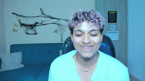 Snapshot of dominick_joness chatting on October 31, 2025, 5:41 am Dominick online show from October 31, 2025, 5:41 am