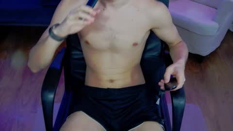 dominicvalente online show from October 30, 2025, 1:12 pm