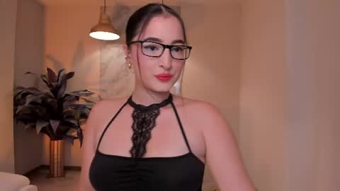 Dominique online show from July 15, 2026, 9:20 pm
