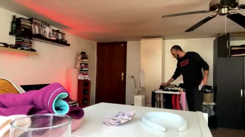 domnu_ozfutura online show from February 2, 2025, 2:02 pm