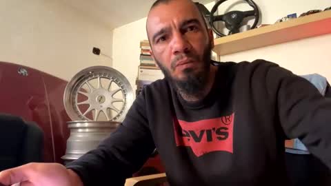 domnu_ozfutura online show from February 5, 2025, 9:25 am