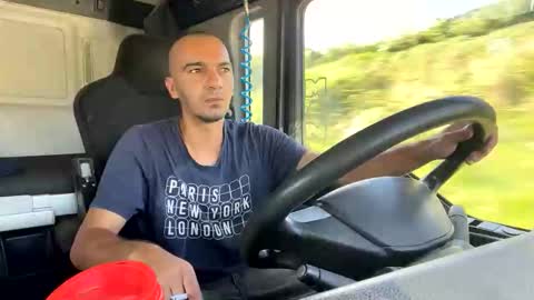 domnu_ozfutura online show from October 7, 2025, 9:50 am