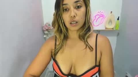 dona_tella online show from April 19, 2026, 6:10 pm