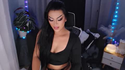 donia_maria online show from November 18, 2025, 5:39 pm