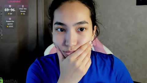 Aura online show from November 25, 2025, 2:22 am