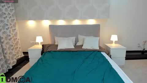 Donna On GMT2 Mon-Fri 3-9 AM online show from September 15, 2025, 12:32 am