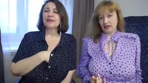 Snapshot of donnalimadonna chatting on May 4, 2026, 2:46 pm Tatiana 43 curvy sexy body and Joanna redhead 39 years online show from May 4, 2026, 2:46 pm