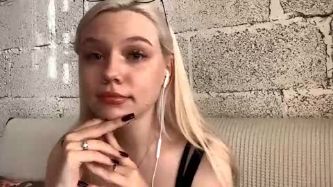 Stella online show from October 16, 2025, 8:15 am